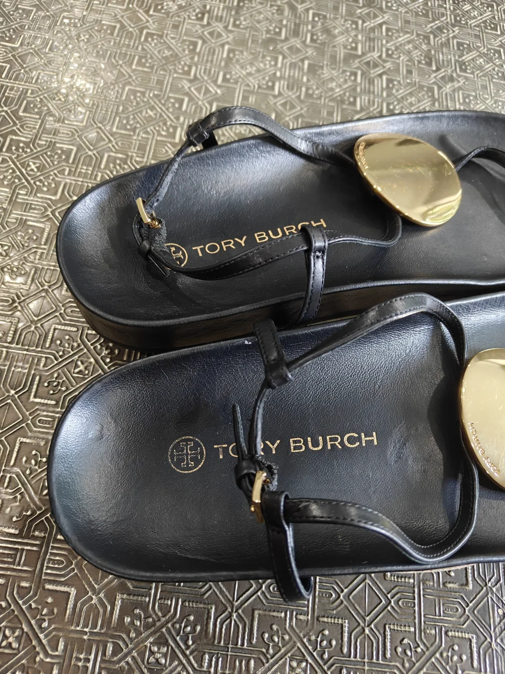 🐢 Tory Burch Patos Disk Black and Gold Leather Sandals. Size 9.5